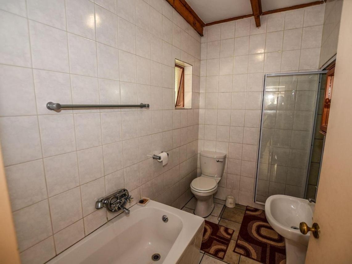 Ingwe Guesthouse Mbombela Exterior foto